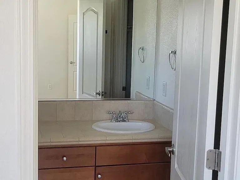 3 bed, 2.5 bath, 1503 sqft, $1,800 — Photo 3
