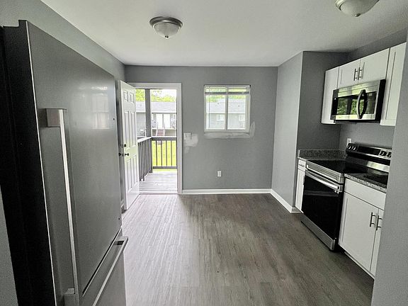 4th image of 427 N Yadkin Ave APT 401