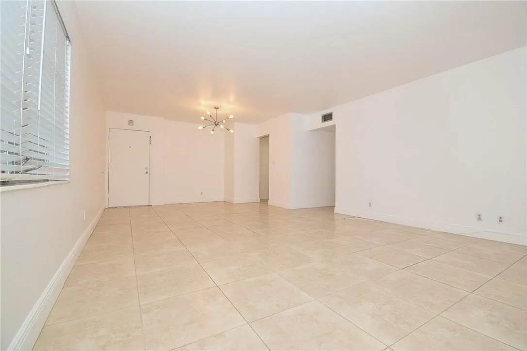 1 bed, 1200 sqft, $1,525 — Photo 3