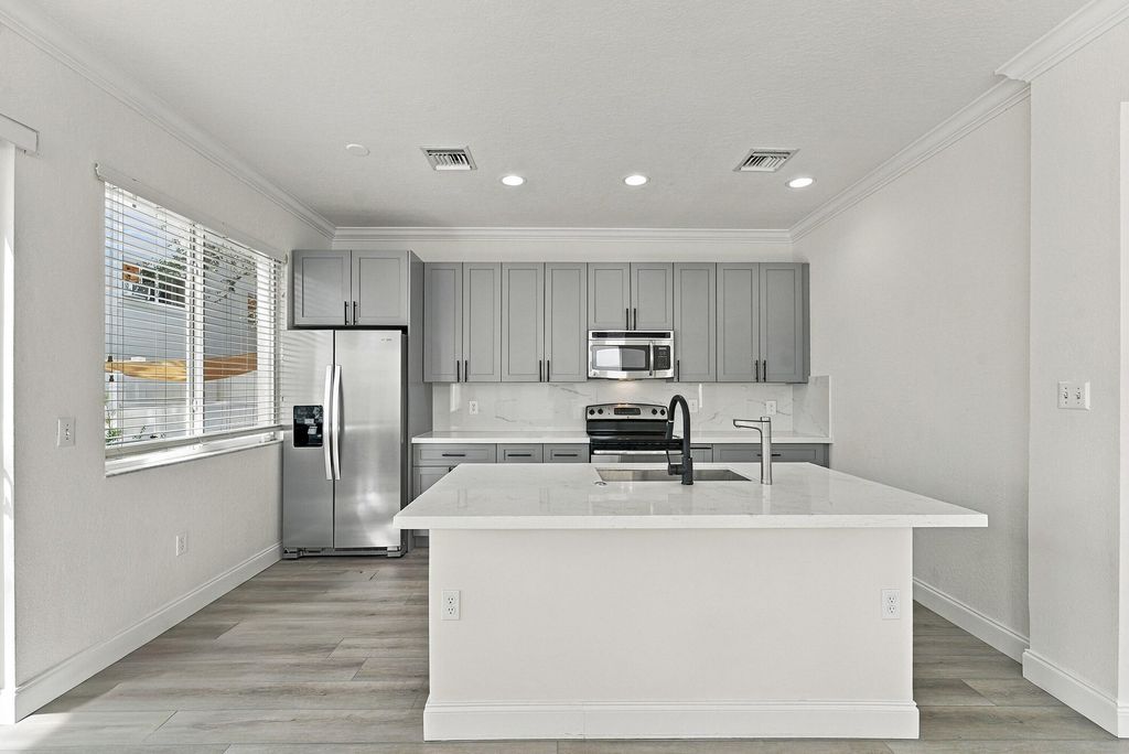 712 SE 2nd Street, photo 6