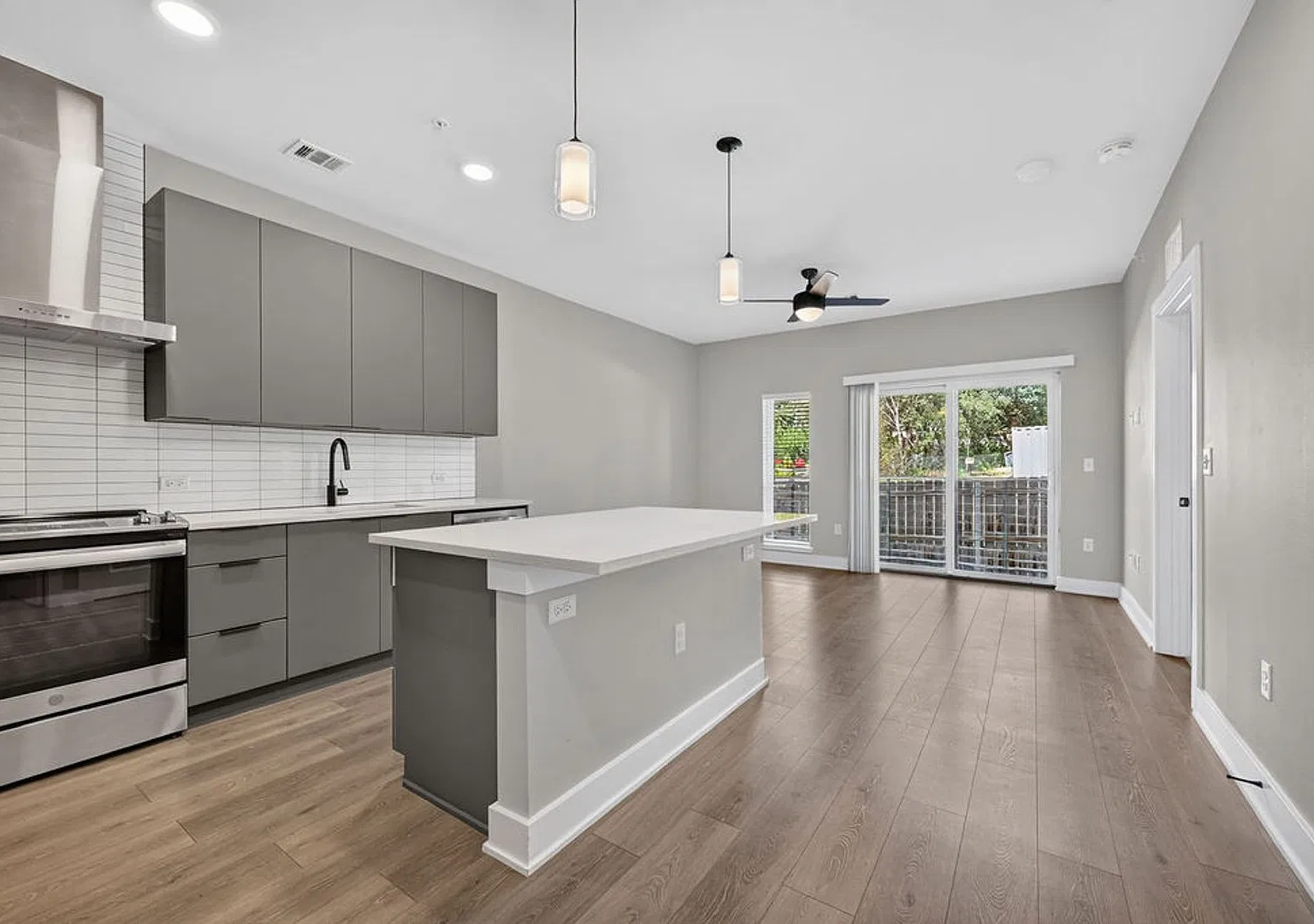 East Austin 1 Bedroom Condo — Photo 4