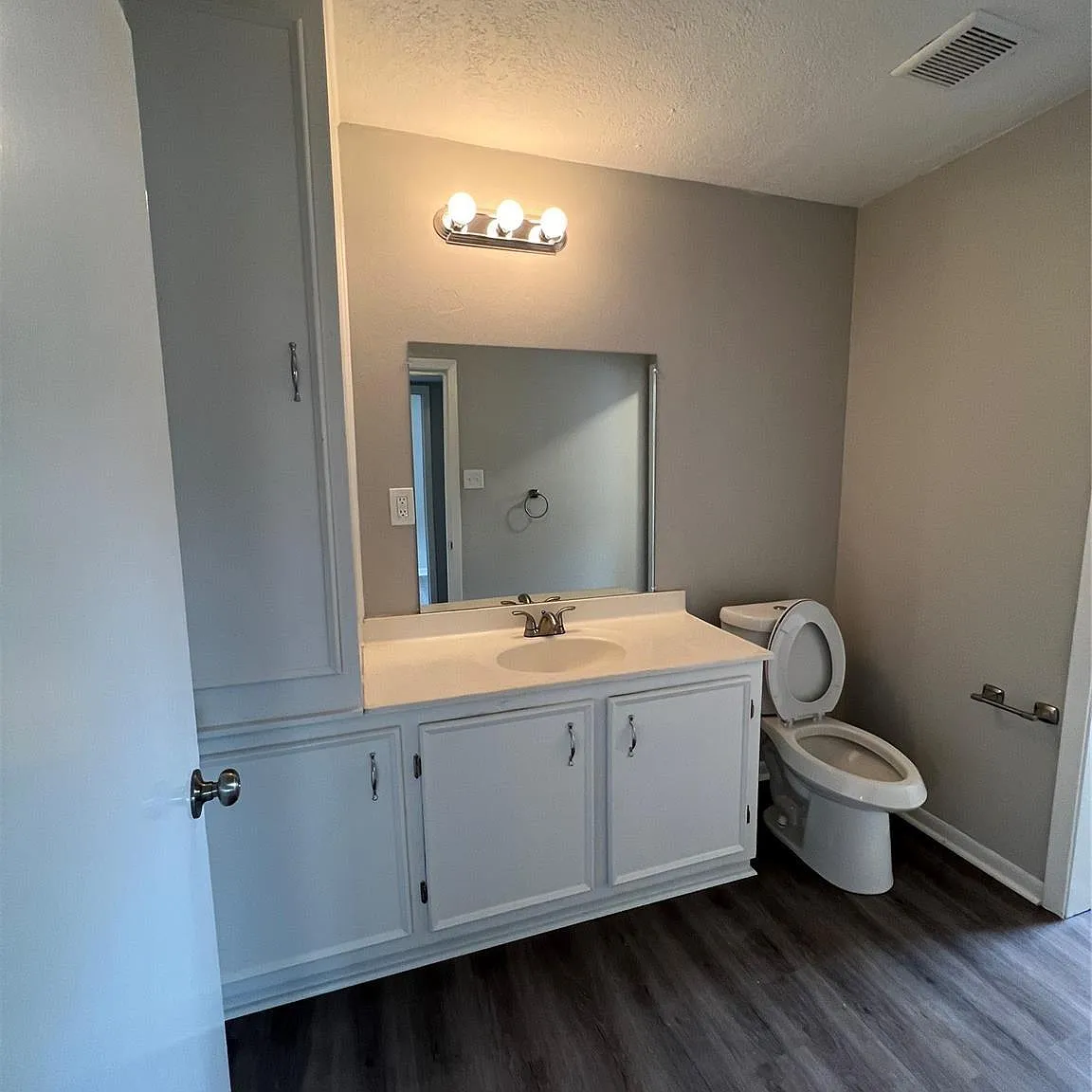 4 bed, 2.0 bath, 1890 sqft, $1,700 — Photo 4