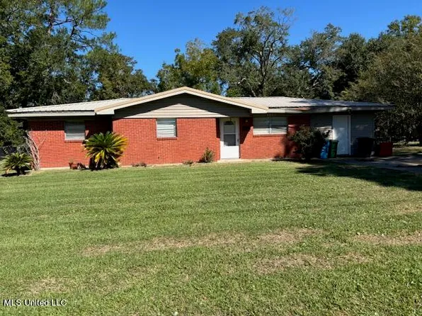2003 Lewis Ave, Pascagoula, MS 39567