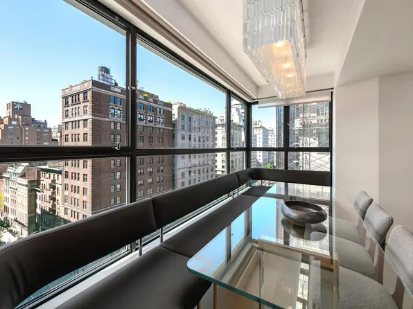 605 Park Avenue image 9 of 26