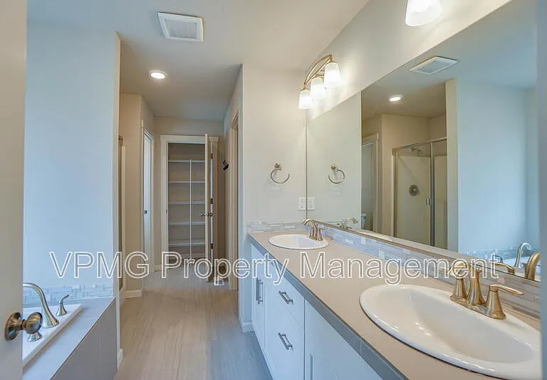 11603 NE 138th Ave — Photo 31