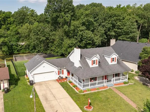 24 Islander Dr, Brighton, IL 62012
