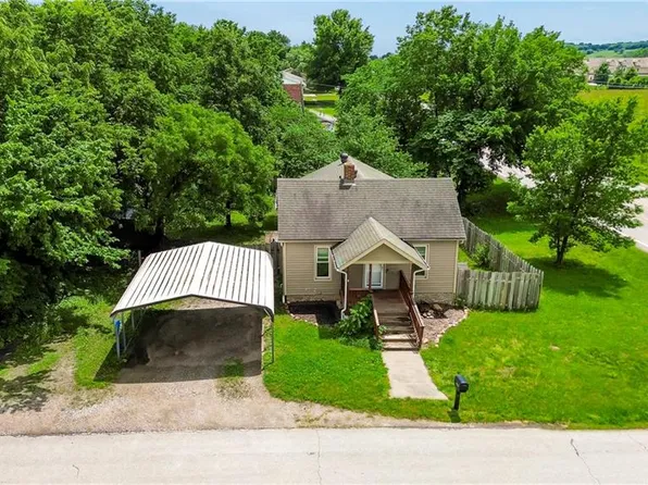 104 E 6th St, Tonganoxie, KS 66086