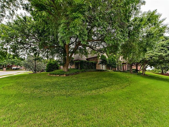 3rd image of 917 Fox Lake Ln
