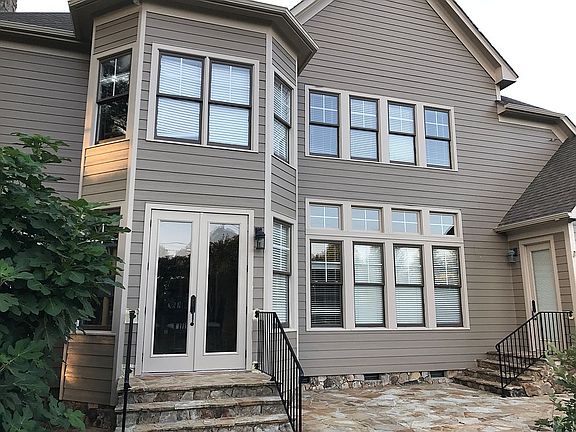 Backyard with flagstone 