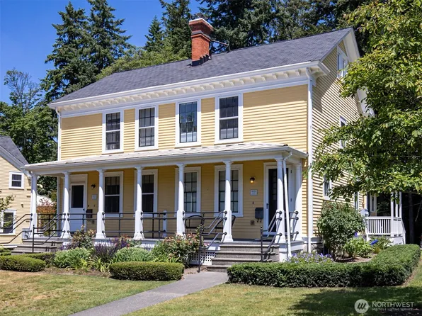 4422 Montana Circle W, Seattle, WA 98199