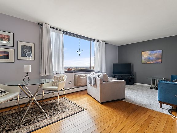 5th image of 6325 N Sheridan Rd APT 1906