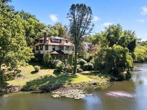 7 Lakeview Ter, Winchester, MA 01890