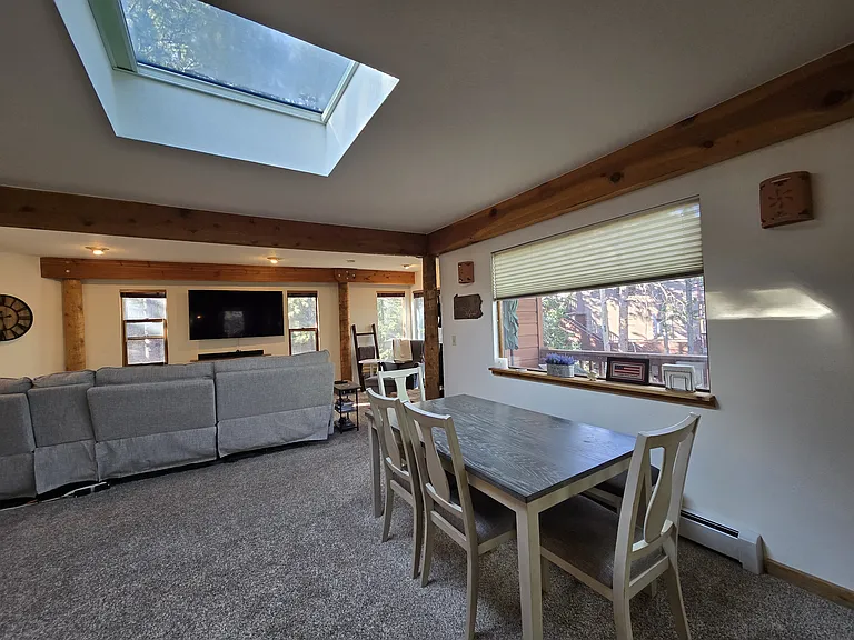 1060 Kings Crown Rd — Photo 4