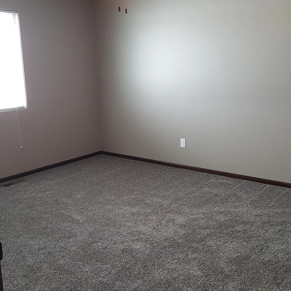 4 bed, 1402 sqft, $2,100 — Photo 4
