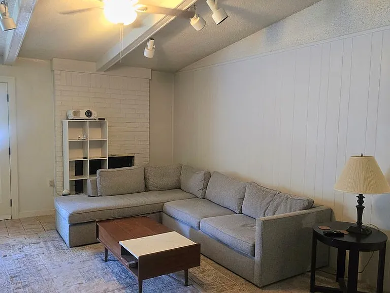 2314 Farnswood Cir — Photo 6
