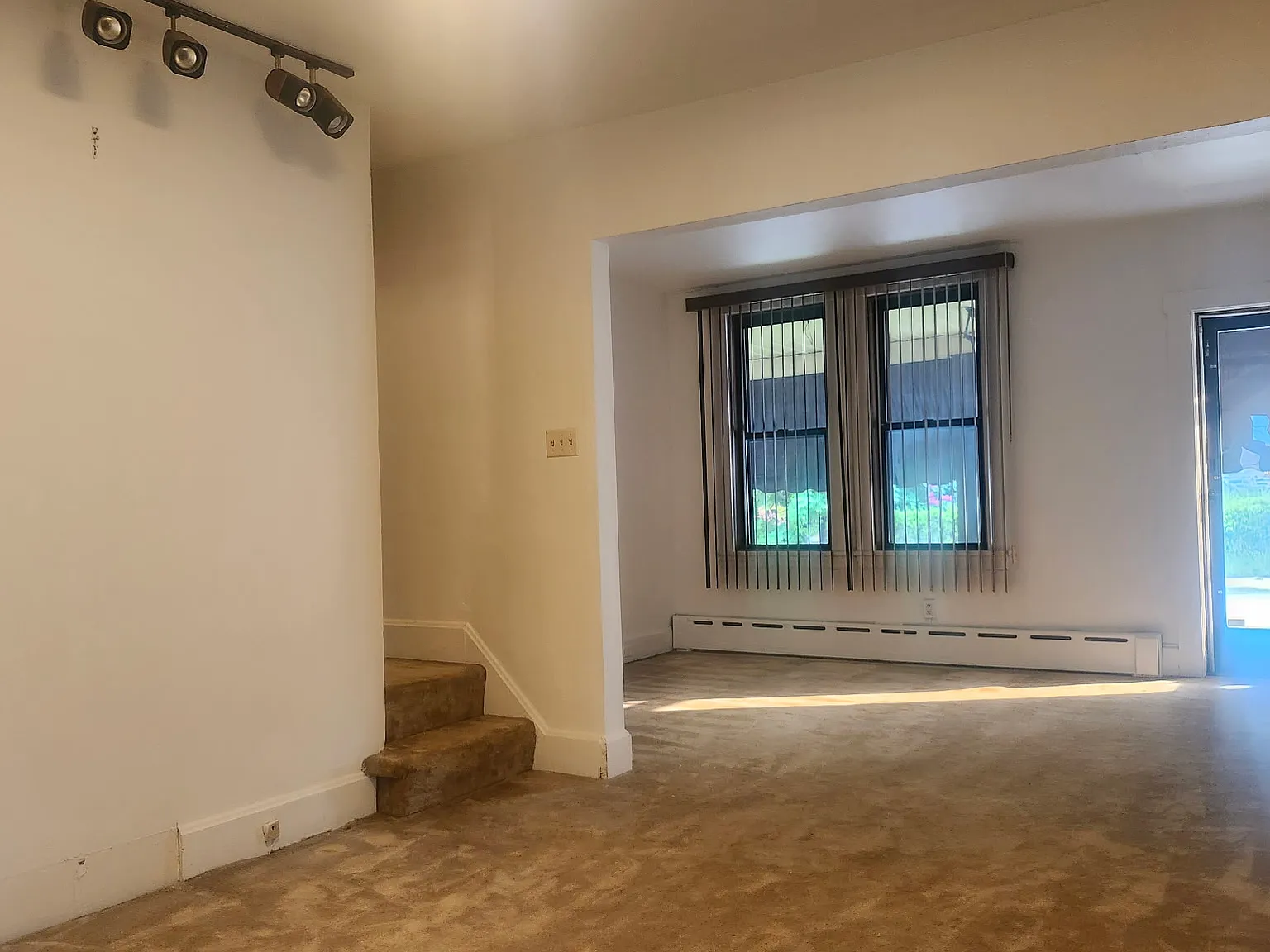 3 bed, 1.5 bath, 1200 sqft, $1,350 — Photo 3