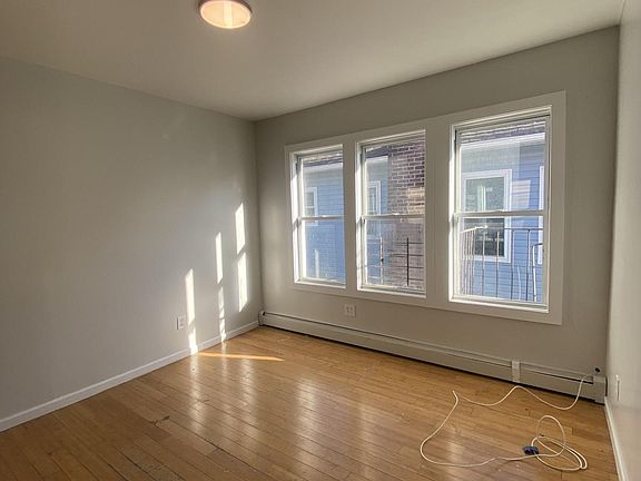 2nd image of 210 Beach 32nd St #3