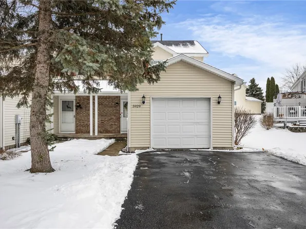 5929 Calm Lake Dr, Farmington, NY 14425