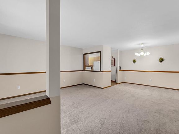 5th image of 1255 N Sunnyslope DRIVE #104