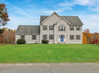 32 Pierce Ave, Westford, MA 01886