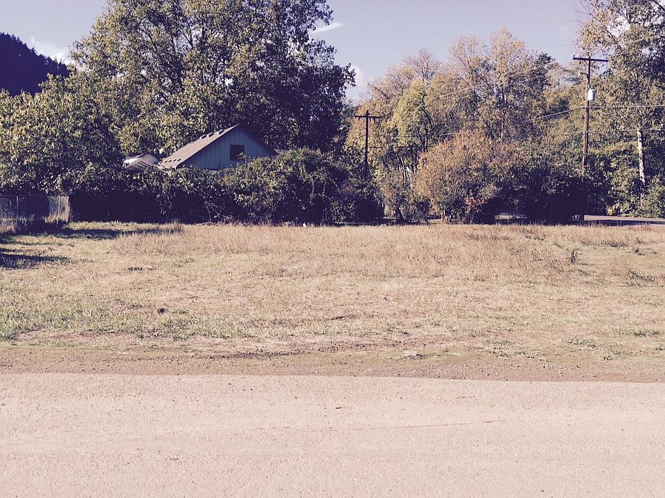 1st image of 126 SE Pete Ave