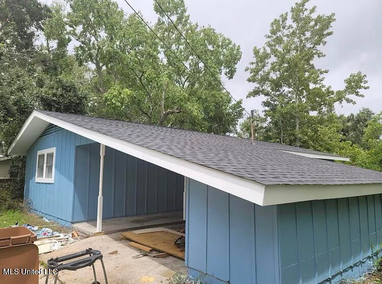 1st image of 15 Linda Ln