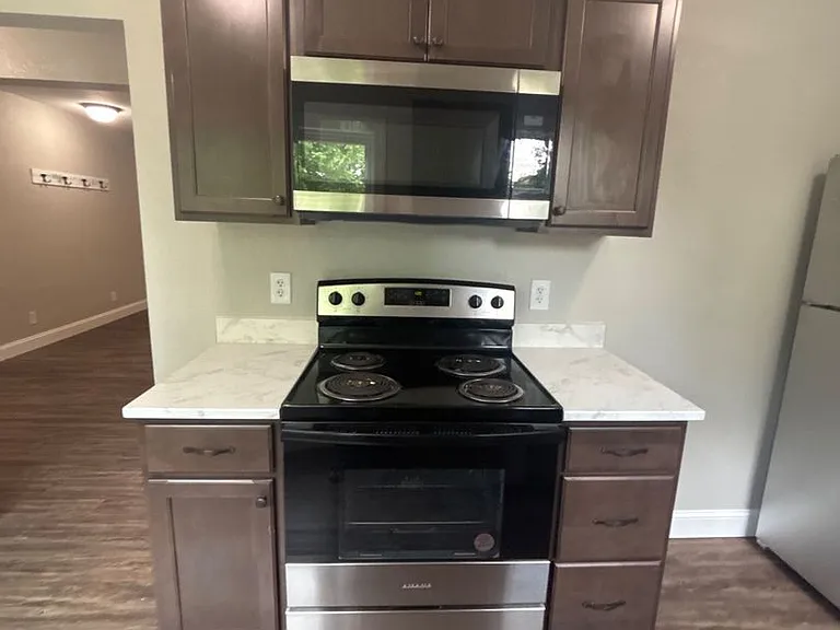 1112 E Holston Ave — Photo 5