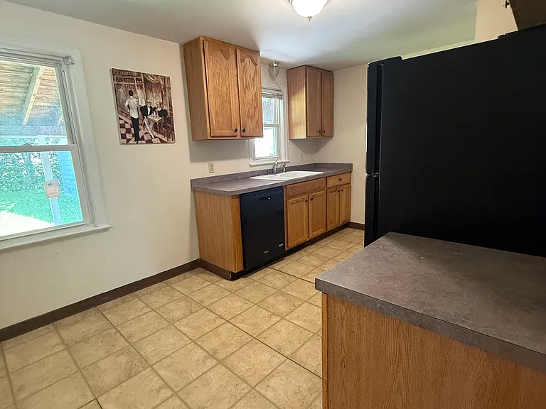 208 Orchard Dr — Photo 5