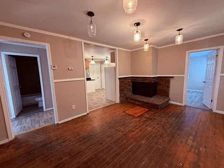 2257 Chambers Rd — Photo 2