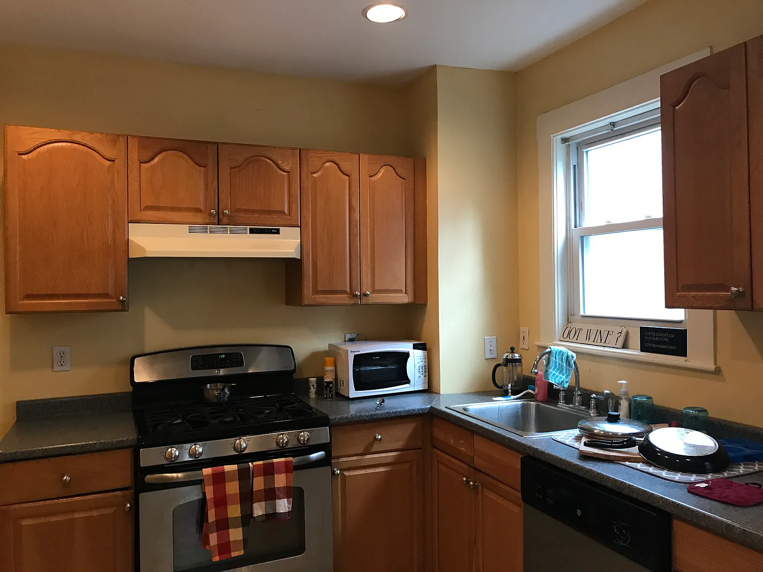 3 bed, 999 sqft, $4,600 — Photo 1