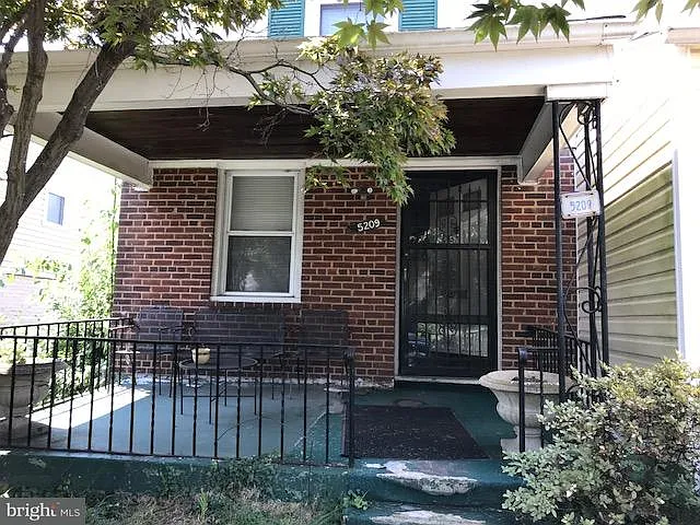 5209 Jay St NE photo 1