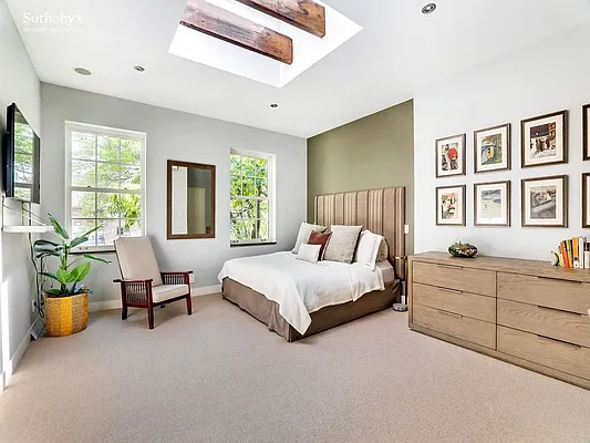 Rented by Sotheby's International Realty | media 10