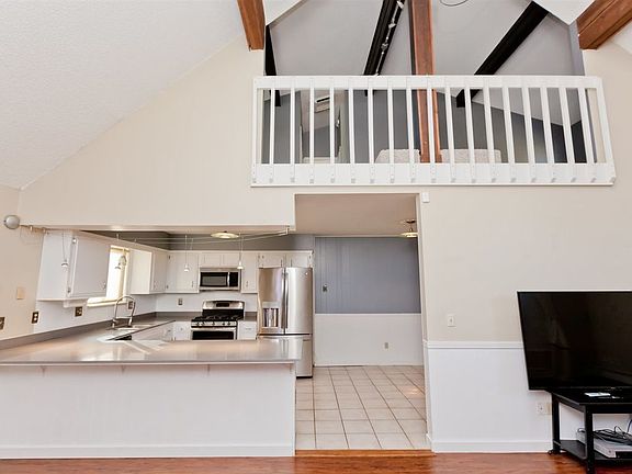 4th image of 617 W Indian Creek Dr