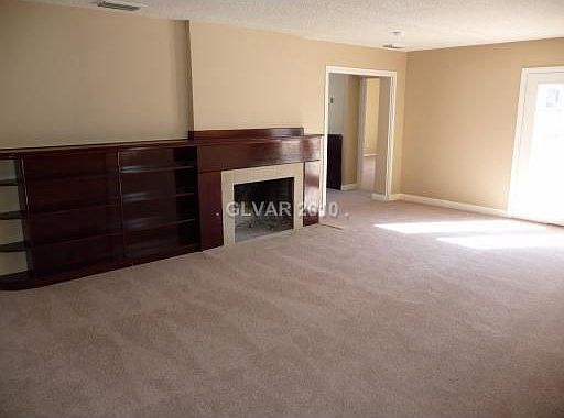 3rd image of 711 Park Paseo