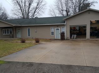 2116 Lee Dr, Akron, OH 44306