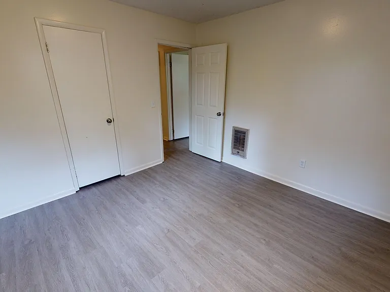 901 E Grubbs St — Photo 16
