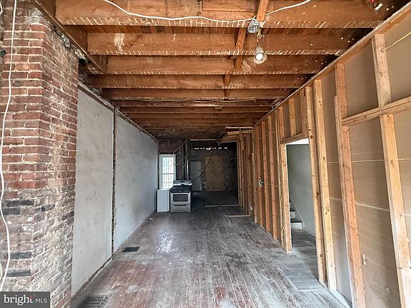 3rd image of 819 E Russell St