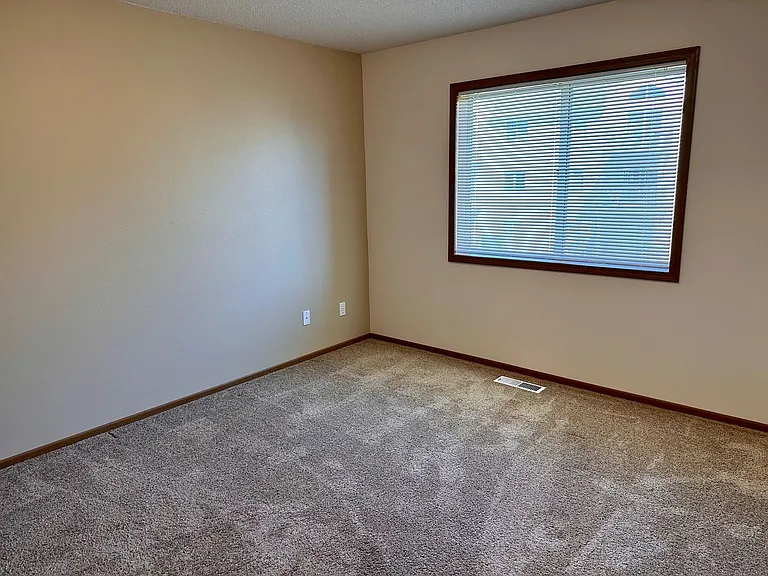 Park Avenue Apartments — Photo 27