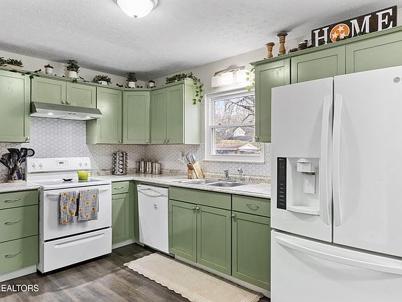 5th image of 732 Green Meadows Dr