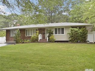 111 Dovecote Ln, Commack, NY 11725