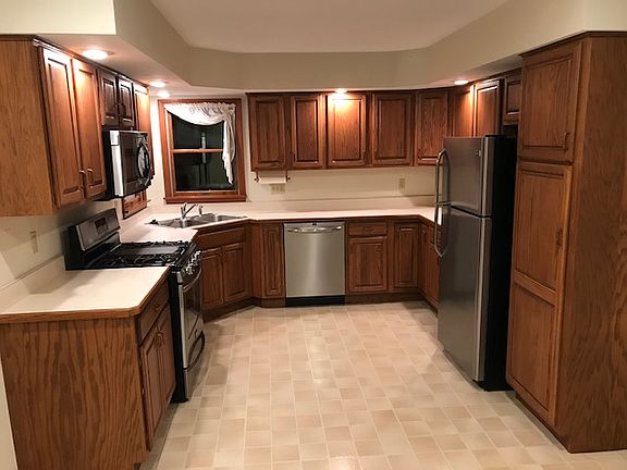 2nd image of 22770 Springwood Dr