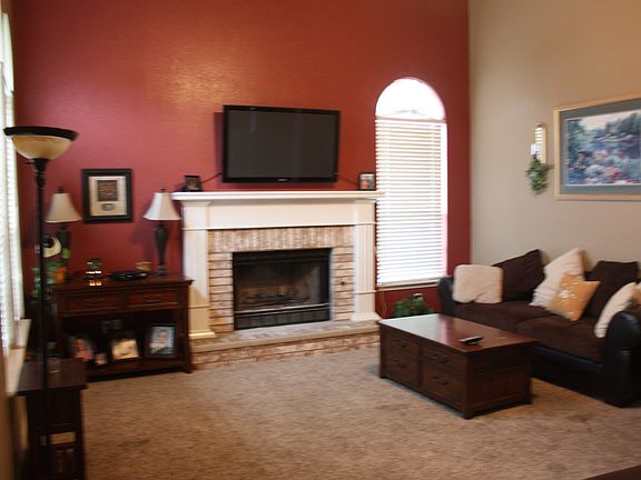 3rd image of 204 N Valley Dr