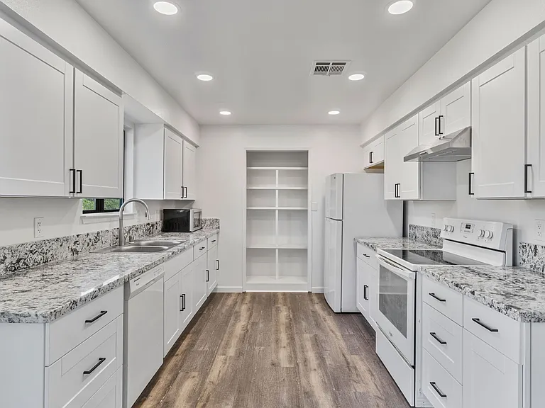 31331 Auberry Rd — Photo 9