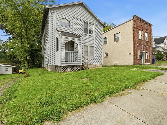 4th image of 605 Brown St