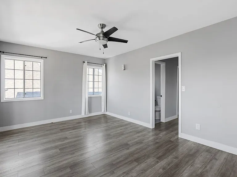 1608 W 42nd Pl — Photo 11