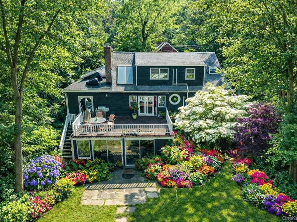 90 E Broadway, Roslyn, NY 11576