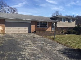 6 Tanglewood Dr, Greensburg, PA