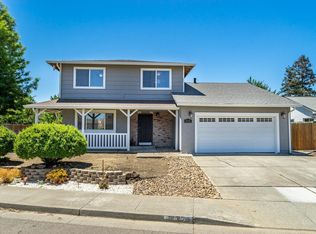 675 E Creekside Cir, Dixon, CA