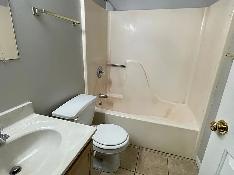 2213-2215 Live Oak Ln — Photo 10