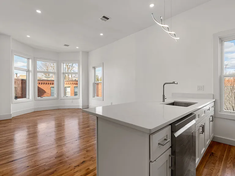 120 Regent St #3 — Photo 1